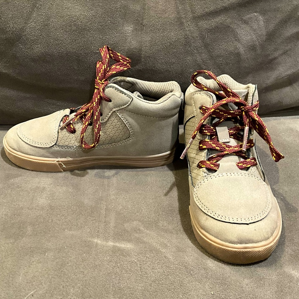 OshKosh B’Gosh Boys shoes. Taupe color. size 11